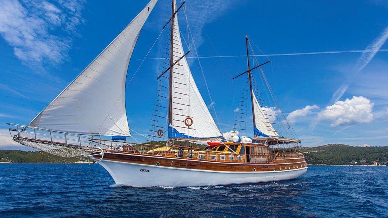 classic yacht charter croatia