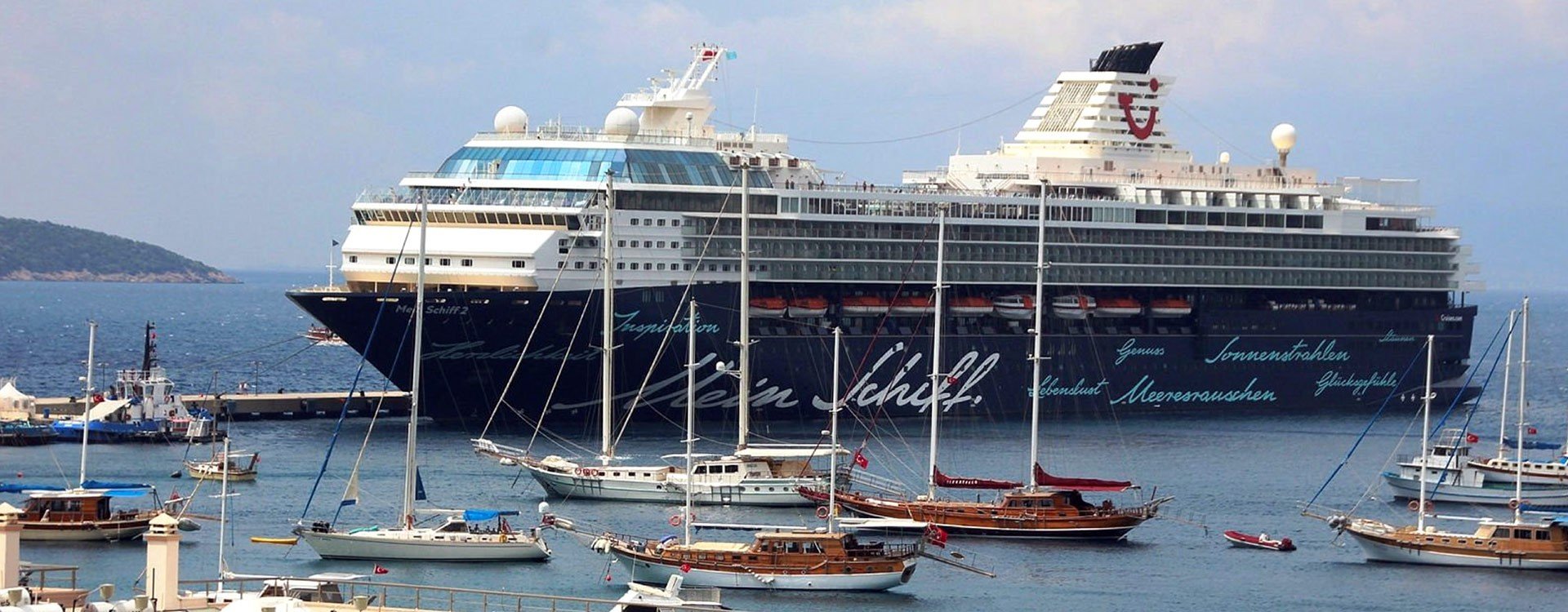 cruise ship vs yacht