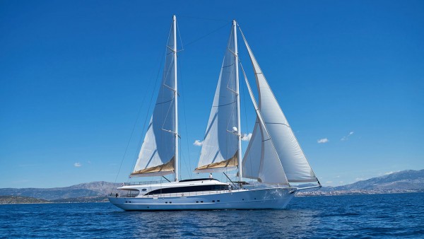 Sailing Yacht Acapella