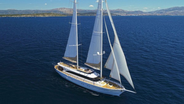 Sailing Yacht Acapella