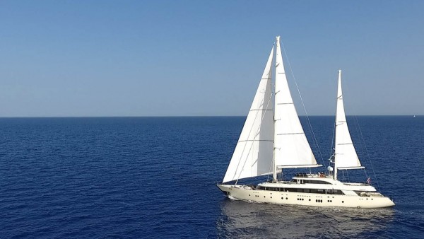 Sailing Yacht Aresteas