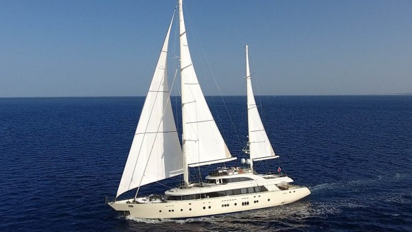 Sailing Yacht Aresteas