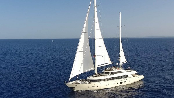 Sailing Yacht Aresteas