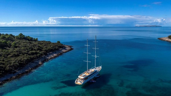 Sailing Yacht Aurum Sky