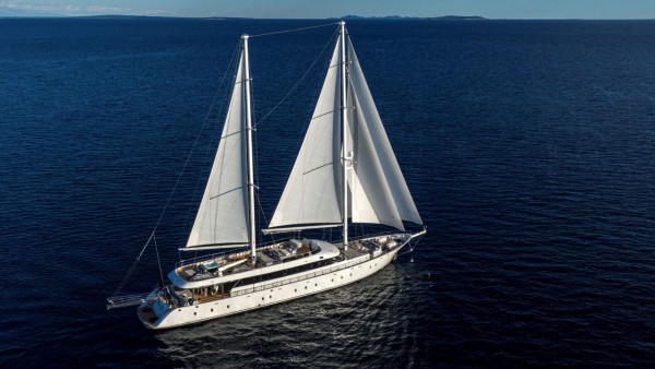 Sailing Yacht Aurum Sky