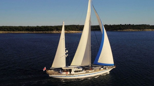 Free Wings Sailing Yacht