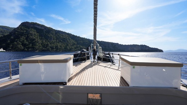 Sailing Yacht King of the Sea