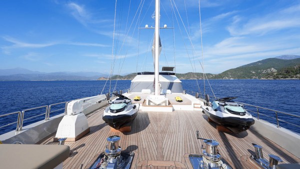 Sailing Yacht King of the Sea