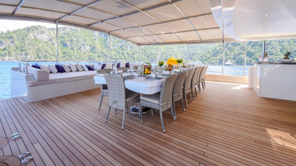 Sailing Yacht King of the Sea