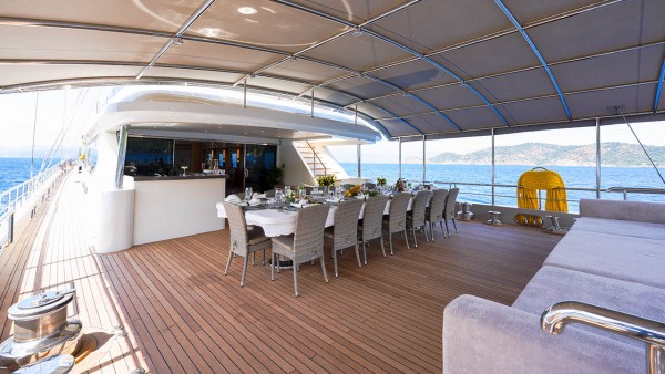 Sailing Yacht King of the Sea