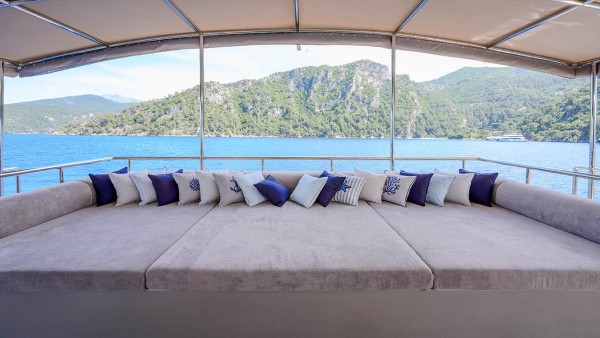 Sailing Yacht King of the Sea