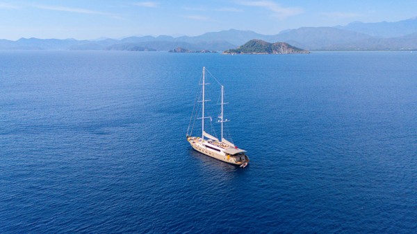 Sailing Yacht King of the Sea