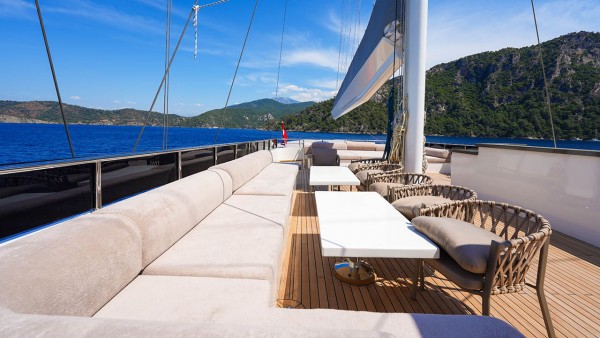 Sailing Yacht King of the Sea