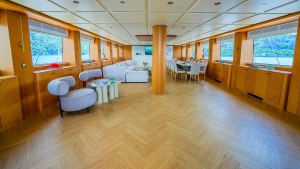 Sailing Yacht King of the Sea