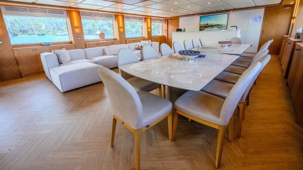 Sailing Yacht King of the Sea