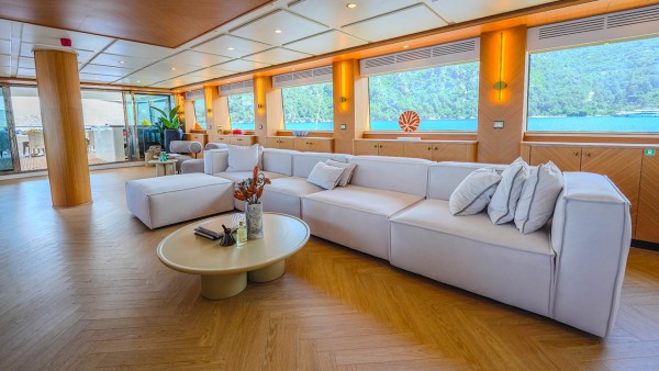 Sailing Yacht King of the Sea
