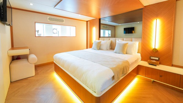 Sailing Yacht King of the Sea