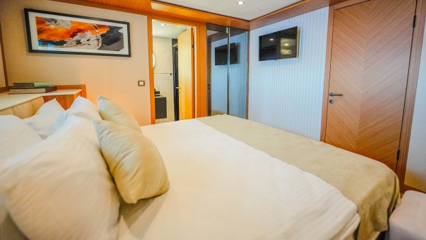 Sailing Yacht King of the Sea