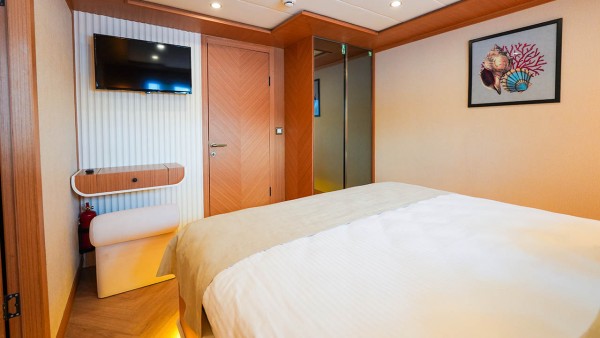 Sailing Yacht King of the Sea
