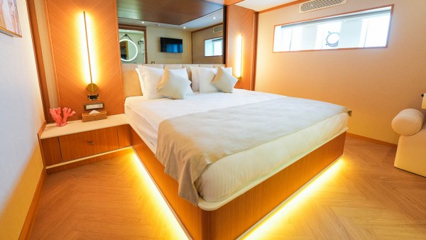 Sailing Yacht King of the Sea