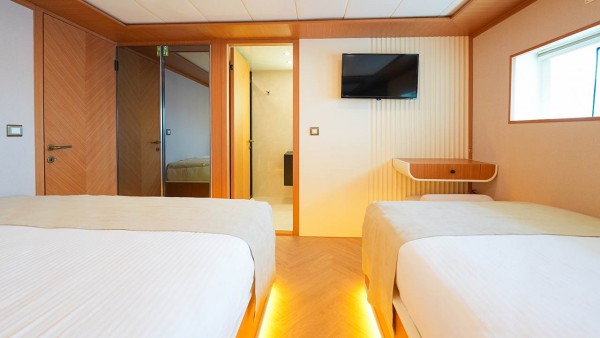 Sailing Yacht King of the Sea