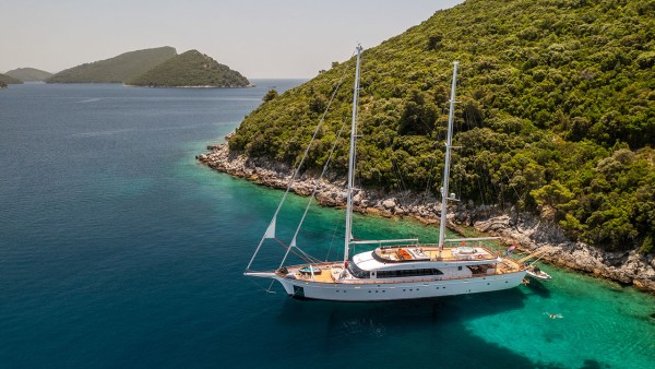 Sailing Yacht Love Story