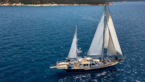 Luja Sailing Yacht