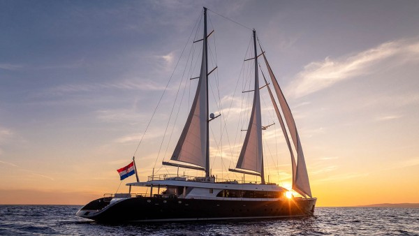 Nocturno Sailing Yacht