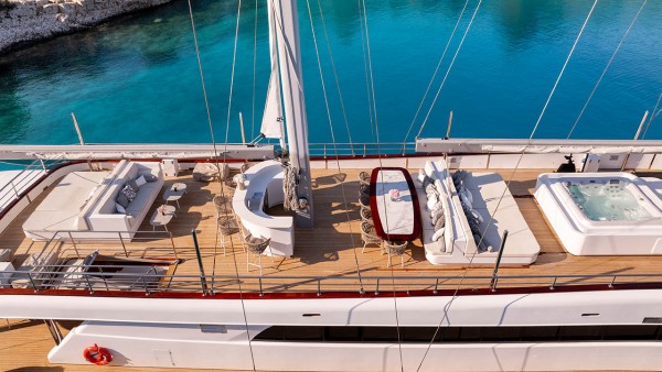 Sailing Yacht Nocturno