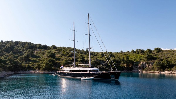 Sailing Yacht Nocturno