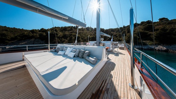 Sailing Yacht Nocturno