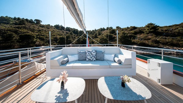 Sailing Yacht Nocturno