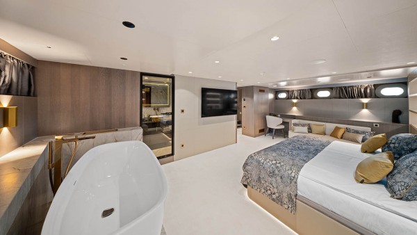 Sailing Yacht Nocturno