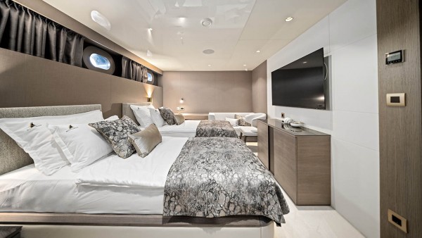 Sailing Yacht Nocturno