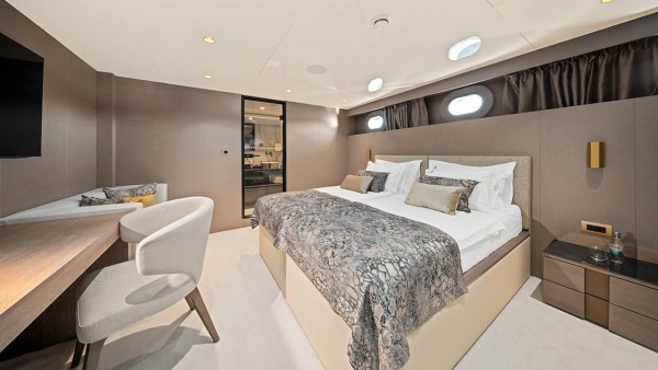 Sailing Yacht Nocturno