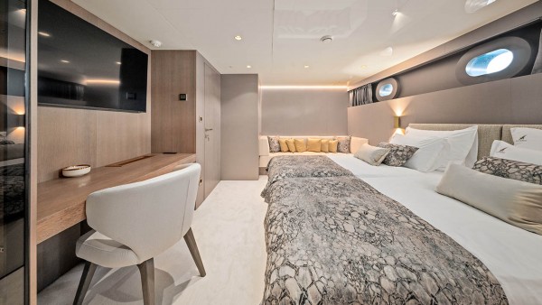 Sailing Yacht Nocturno