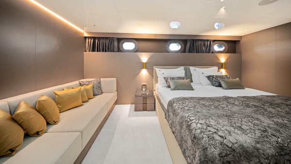 Sailing Yacht Nocturno