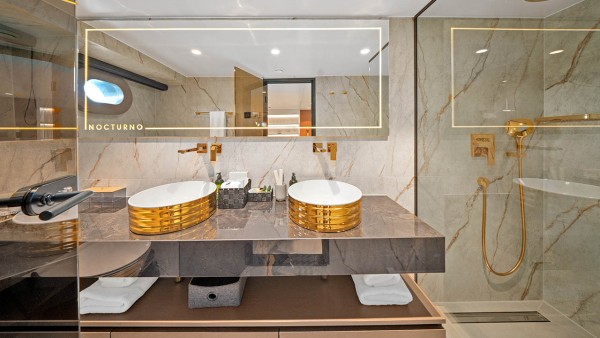 Sailing Yacht Nocturno