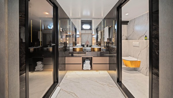 Sailing Yacht Nocturno