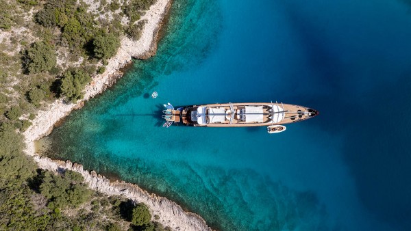 Sailing Yacht Nocturno