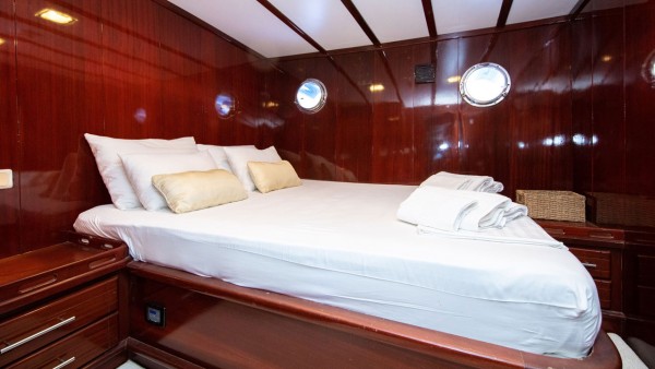 Gulet Phoenix Bronze