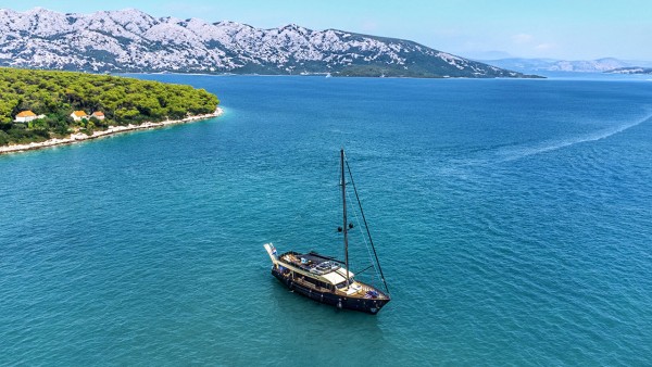 Sailing Yacht Santa Clara