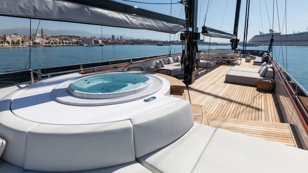 Sailing Yacht Scorpios