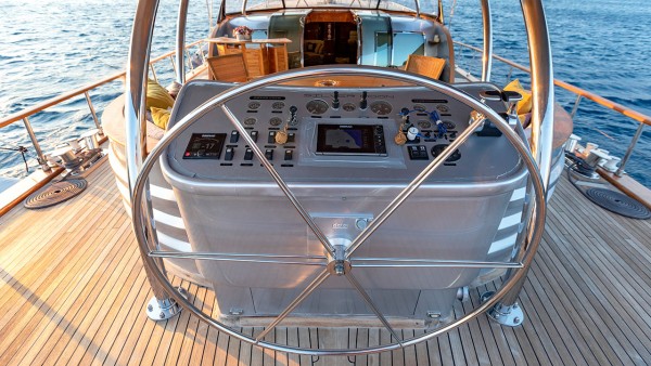 Sailing Yacht Silver Moon