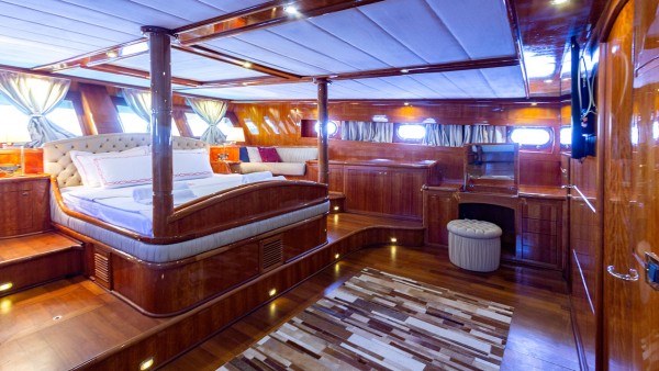 Sailing Yacht Silver Moon