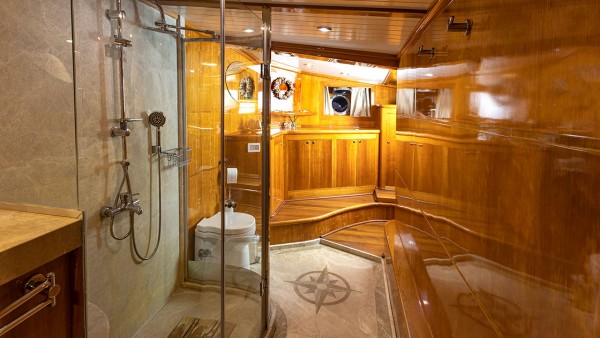 Sailing Yacht Silver Moon