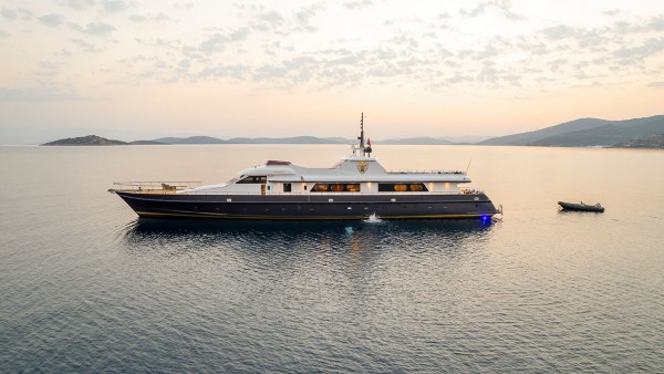 Motor Yacht Alkonost