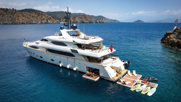 Motor Yacht Ariela