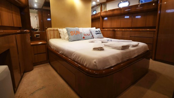 Motor Yacht Azimut 65 Gokce