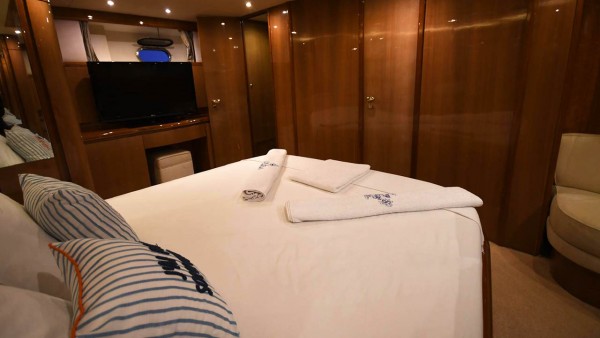 Motor Yacht Azimut 65 Gokce